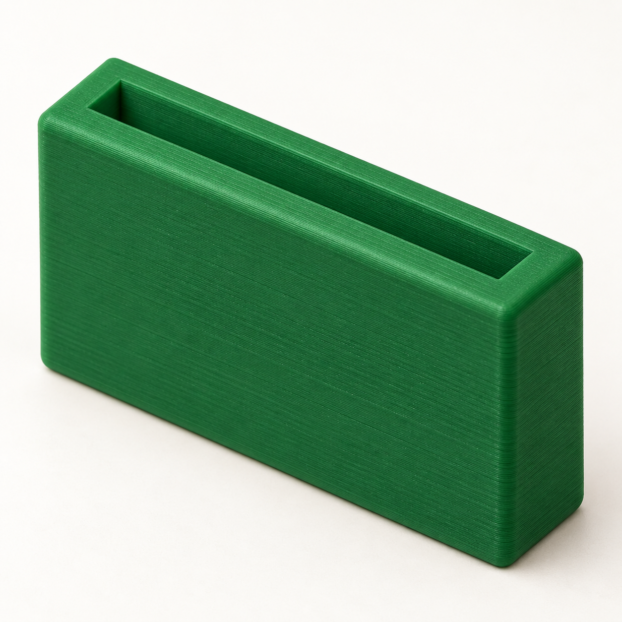 TPU-Schonüberzug für Hosenbügel-Klemmbacken nach Maß – grün. KI-Visualisierung der Standardmaße.