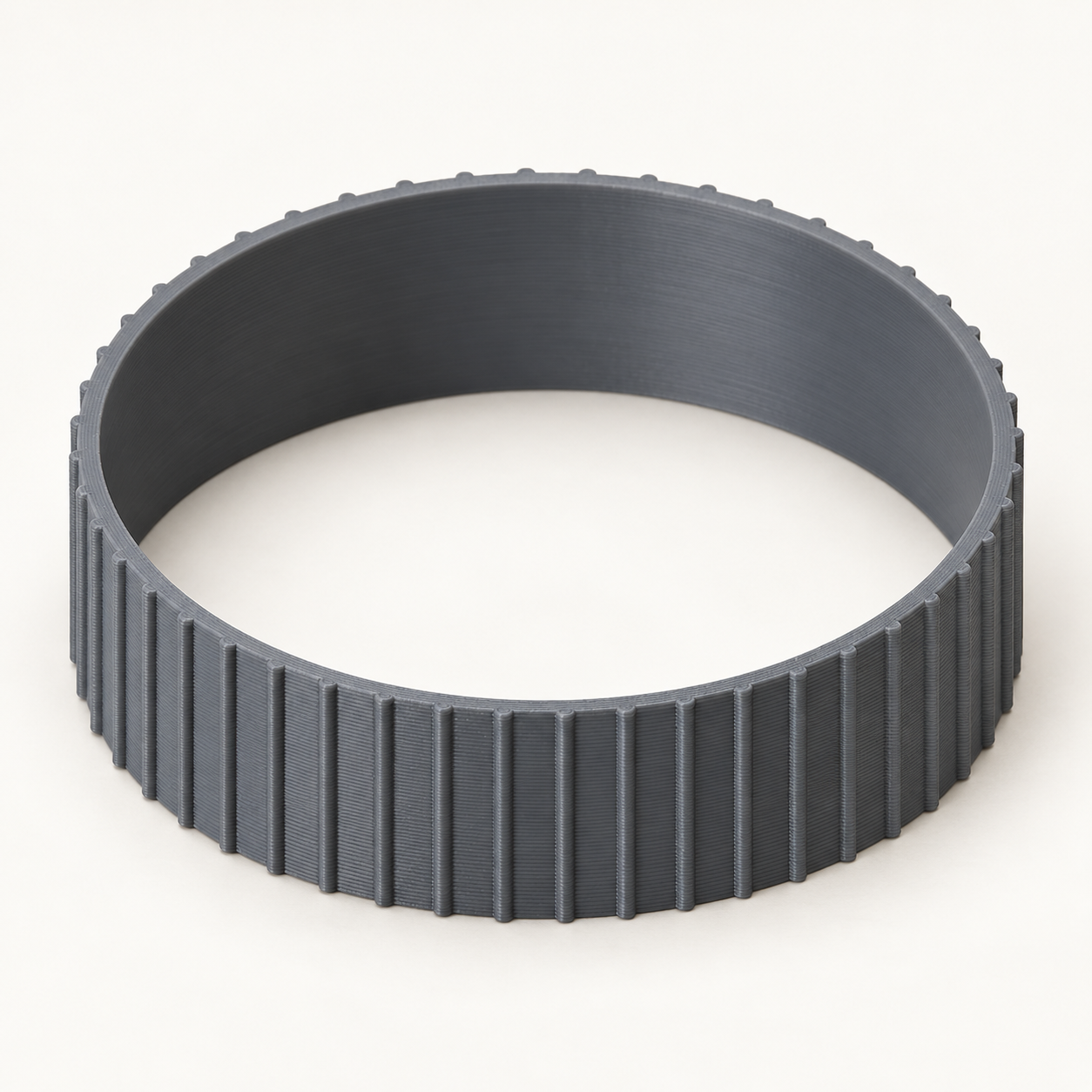 TPU-Objektiv-Griffband mit Längsrippen nach Maß – grau. KI-Visualisierung der Standardmaße.