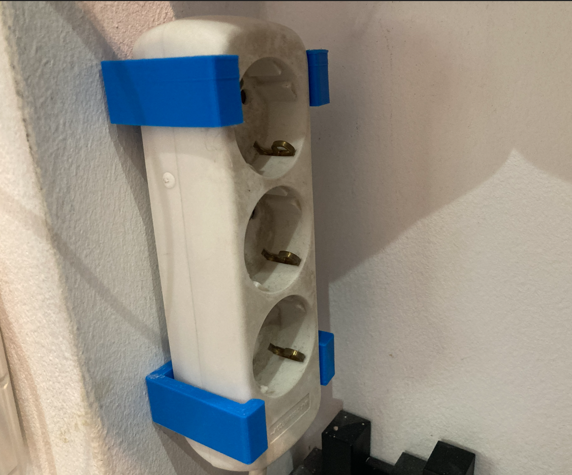 Steckdosenleisten-Halterung nach Maß für Wand und Schreibtisch