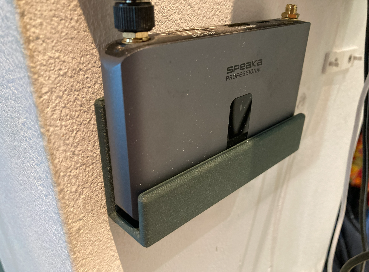Wandhalterung mit U-Tasche für Tablet, Smartphone und Bedienpanel