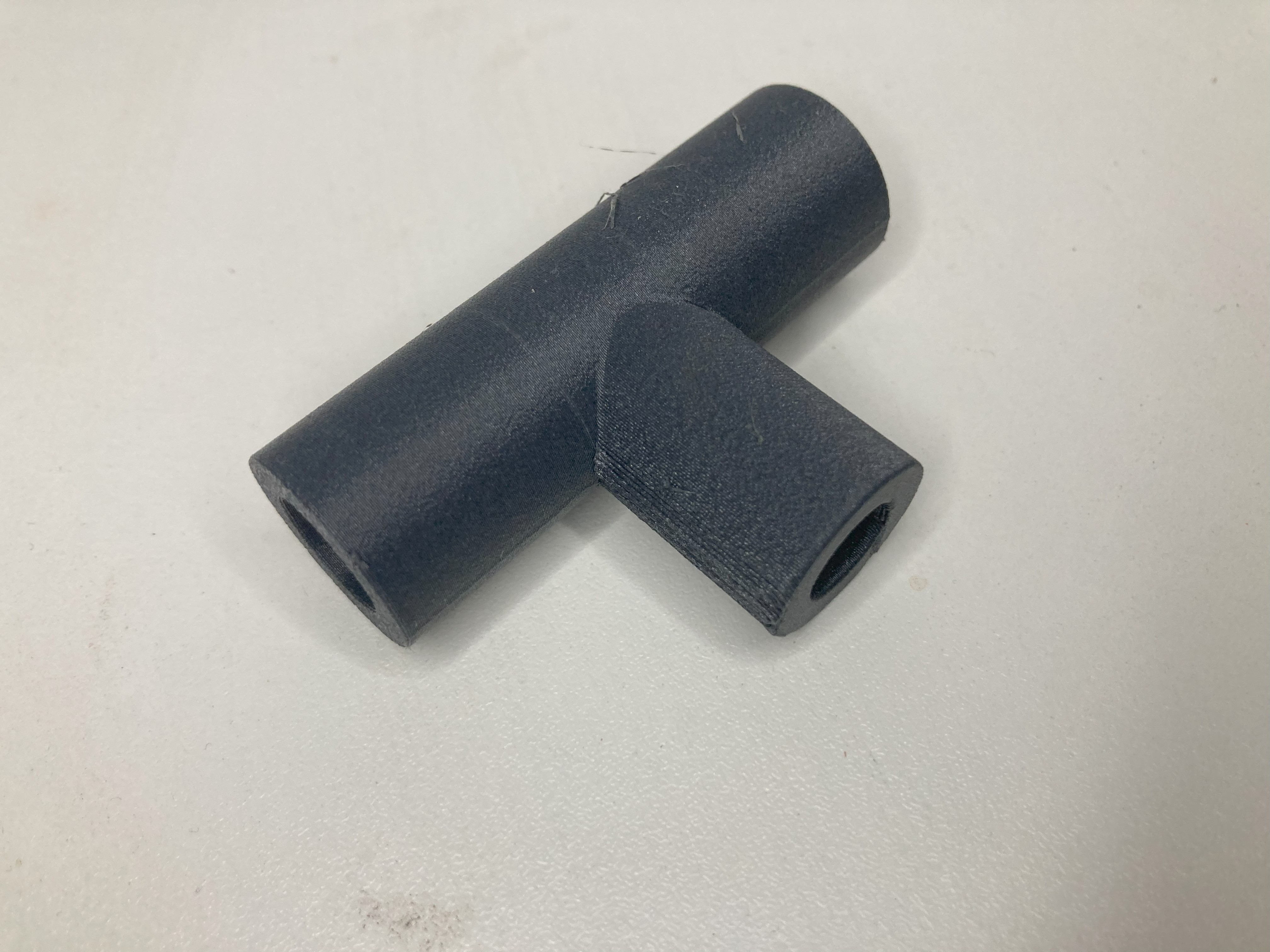 3D-gedrucktes T-Stück: Abzweig mit sauberer Passung an Schläuchen